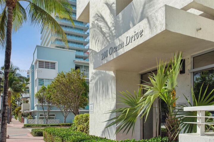 Property Photo:  200 Ocean Dr 5A  FL 33139 