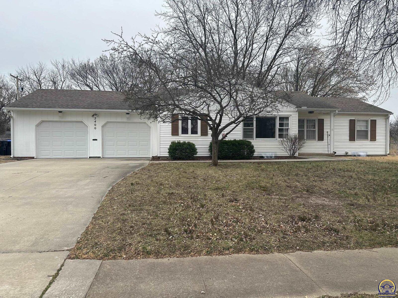 Property Photo:  2400 SW James St  KS 66614 