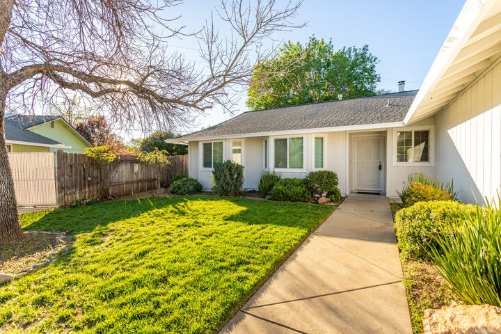 Property Photo:  5782 Old Barn Way  CA 96001 