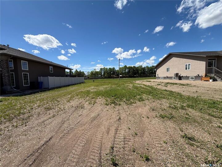 77 Good Spirit Crescent — photo 1