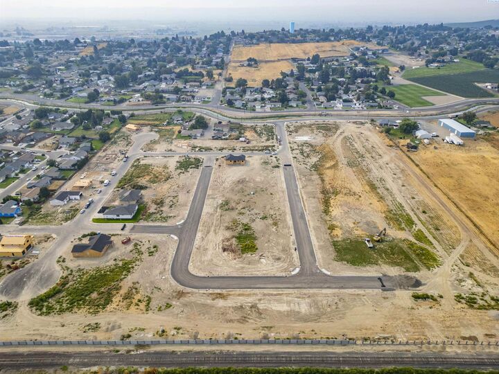 Property Photo: 204 Victoria St WA 98944