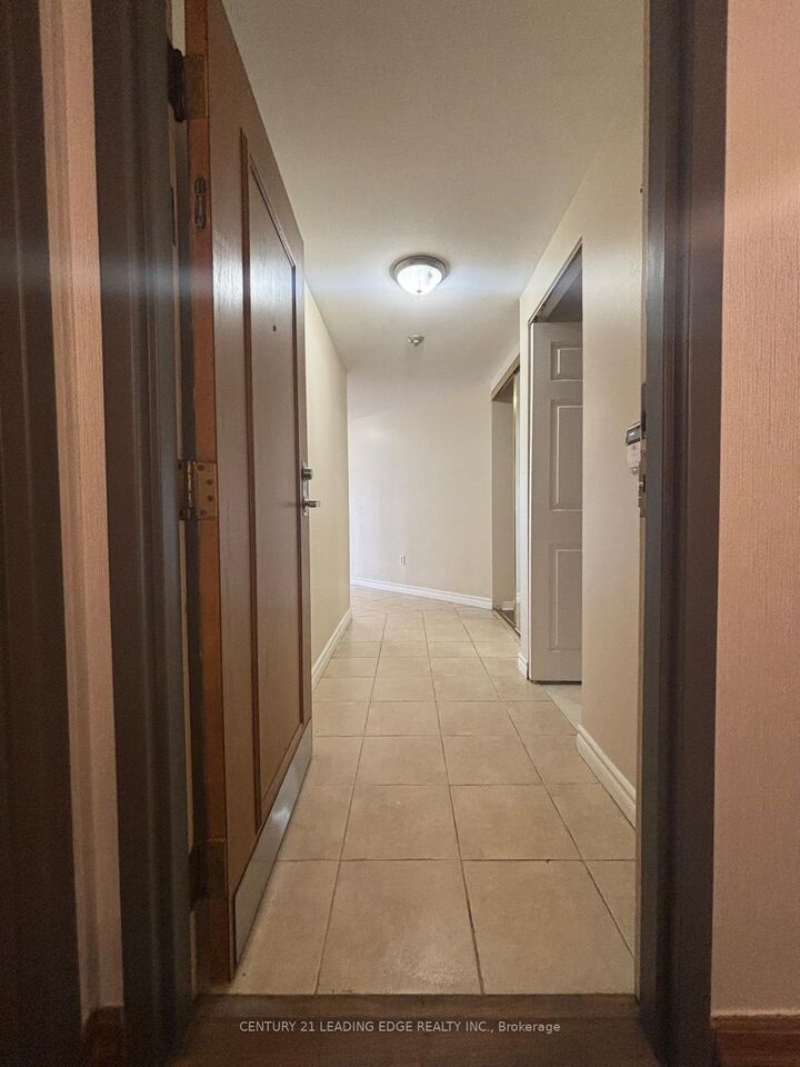 Photo de la propriété:  7 Concorde Place 1901  ON M3C 3N4 