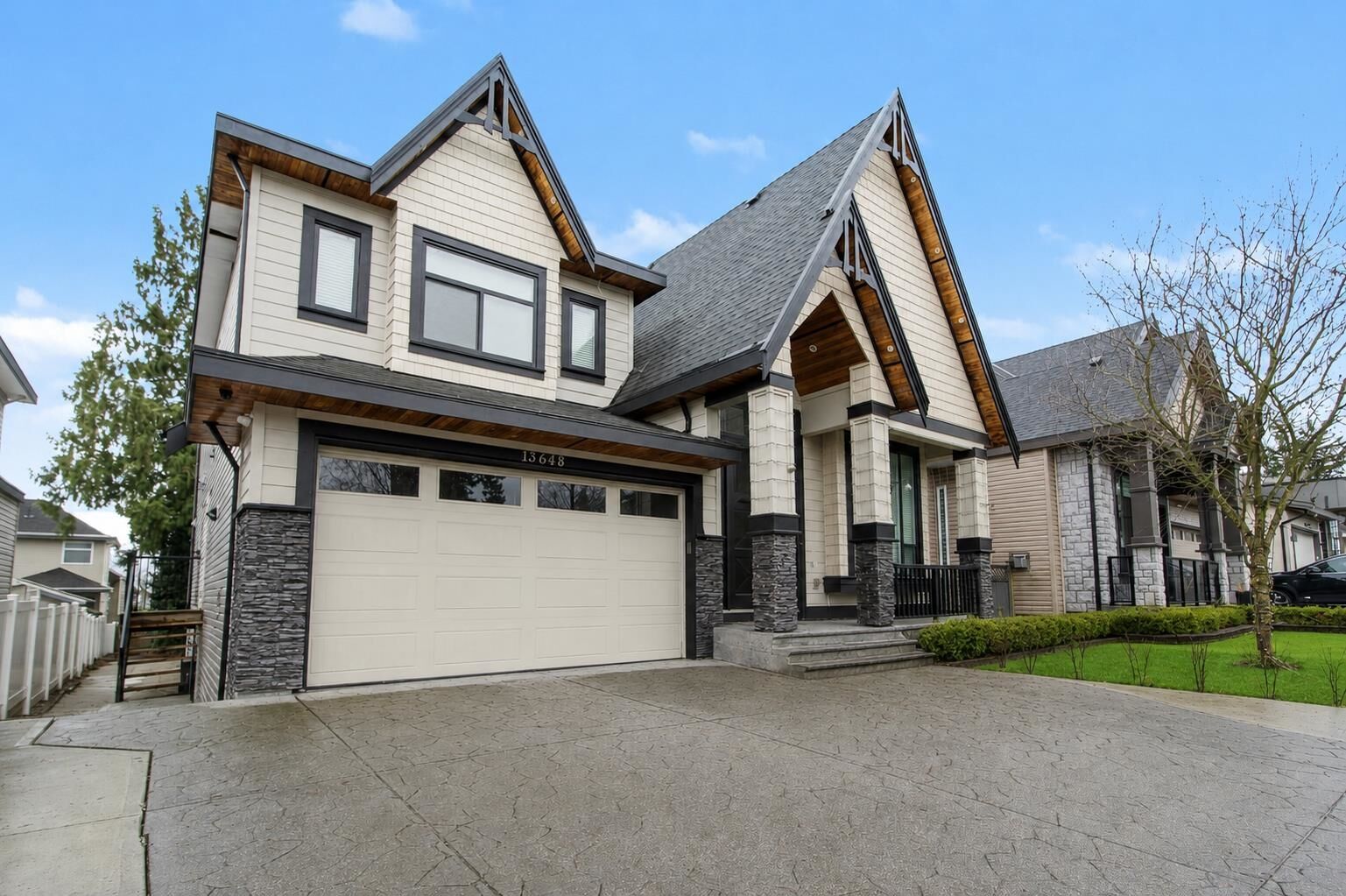 Photo de la propriété: 15648 82 Avenue BC V4N 0R8