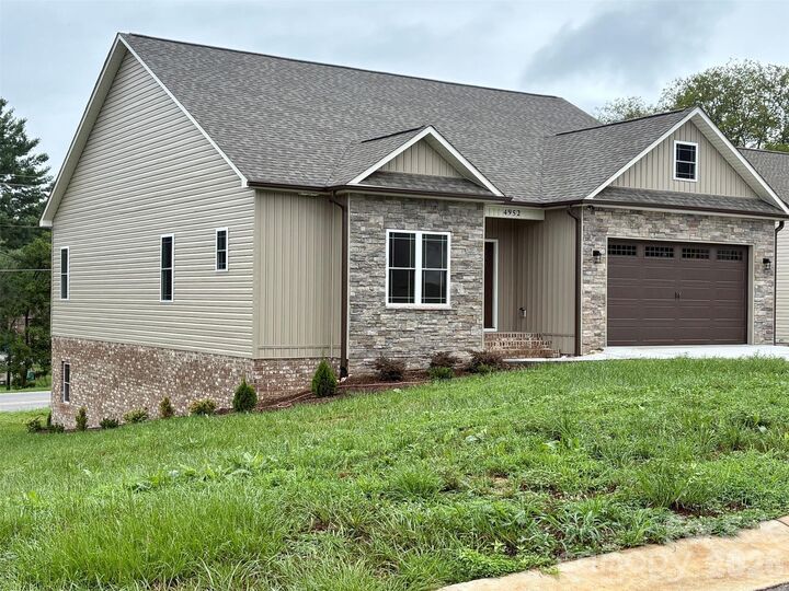 Property Photo:  4952 Southview Drive  NC 28602 