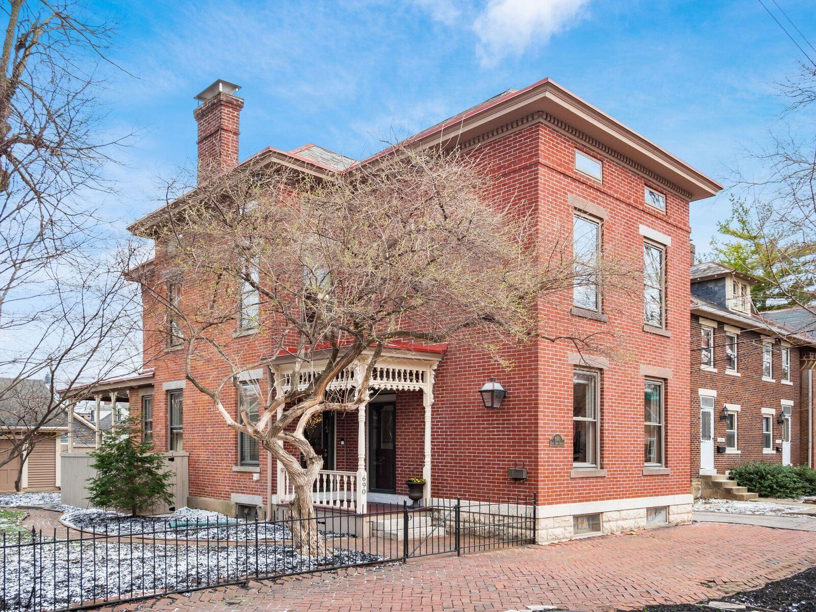 Property Photo:  690 City Park Avenue  OH 43206 