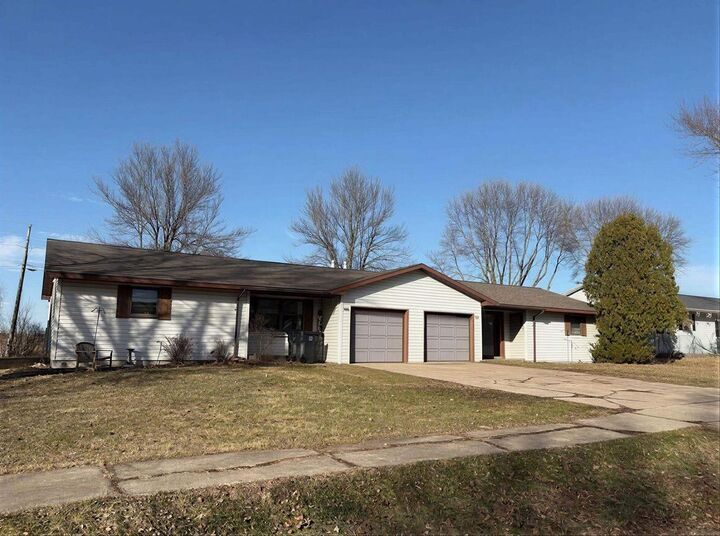 Property Photo:  1811-1813 East Emerald Street  WI 54449 