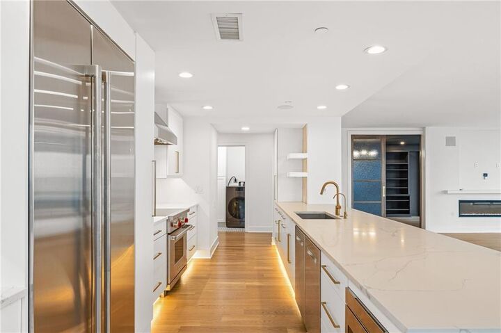 Property Photo: 3481 Lakeside Drive NE P206 GA 30326