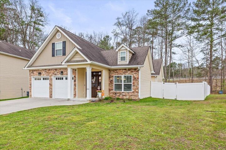 Property Photo:  1198 Stonegate Circle NW  TN 37312 