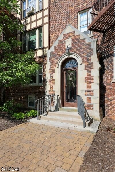 Property Photo:  4 Riverside Drive, Apt 302  NJ 07016 