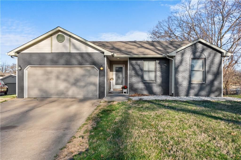 Property Photo:  3321 NW Shannon Drive  MO 64015 