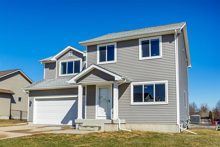 Property Photo:  529 Prairie Ridge Drive  IA 50124 