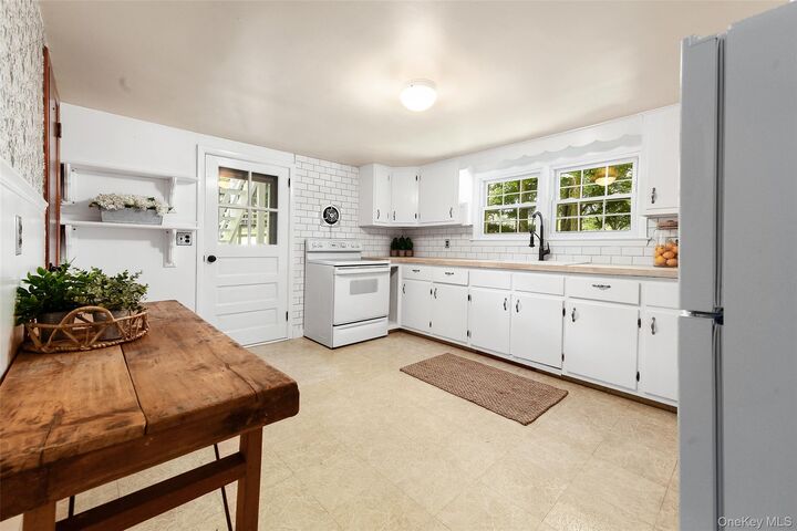 Property Photo:  4 Quaker Road B  NY 10560 