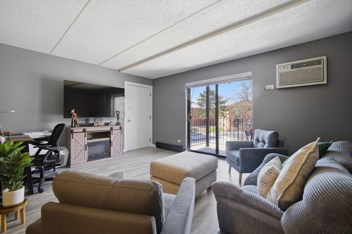 Property Photo: 110 Klein Creek Court 3C IL 60188