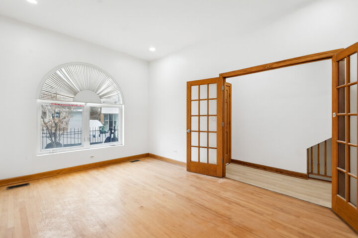 Property Photo:  2336 W Taylor Street  IL 60612 