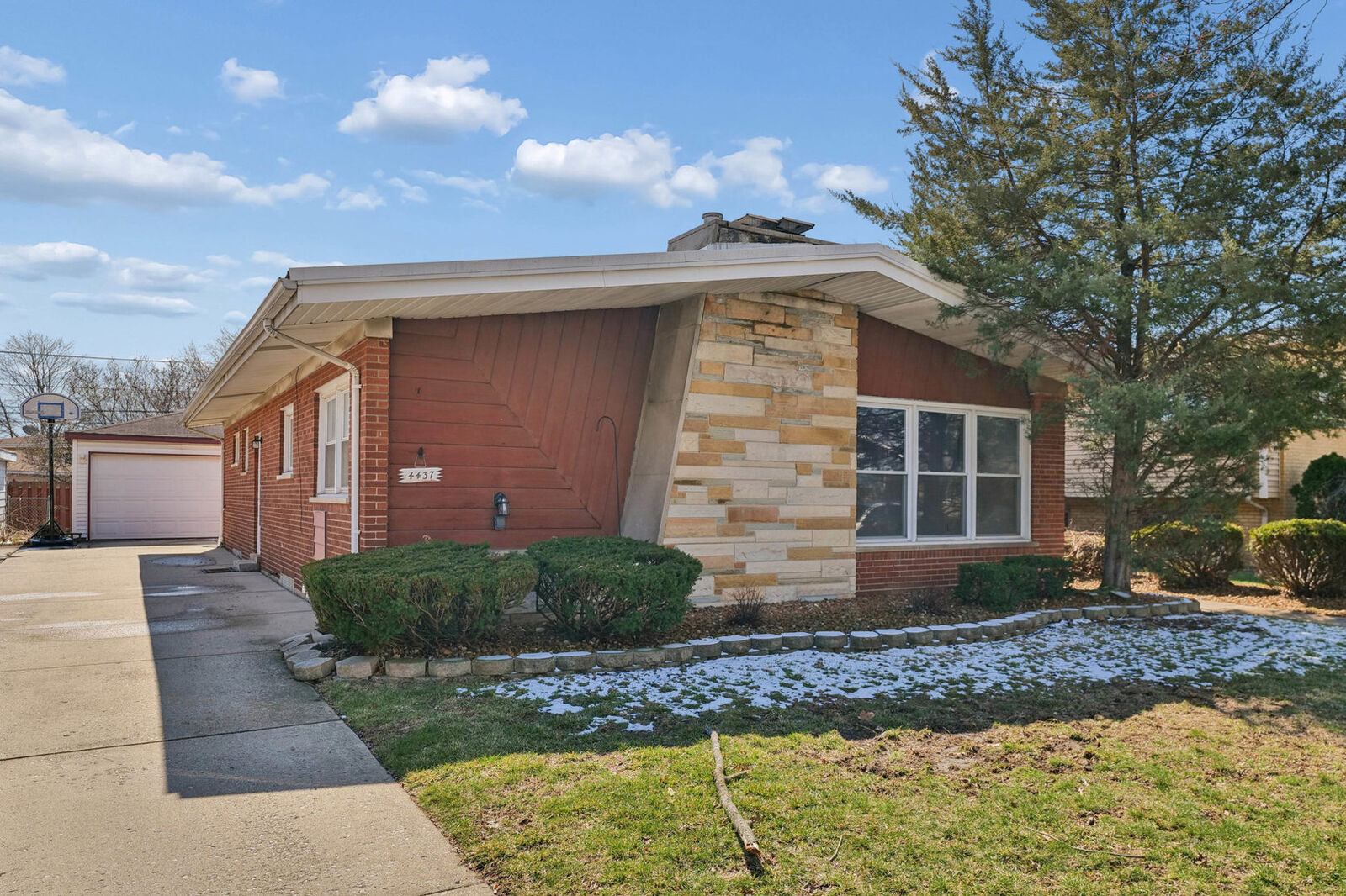 Property Photo:  4437 W 100th Street  IL 60453 