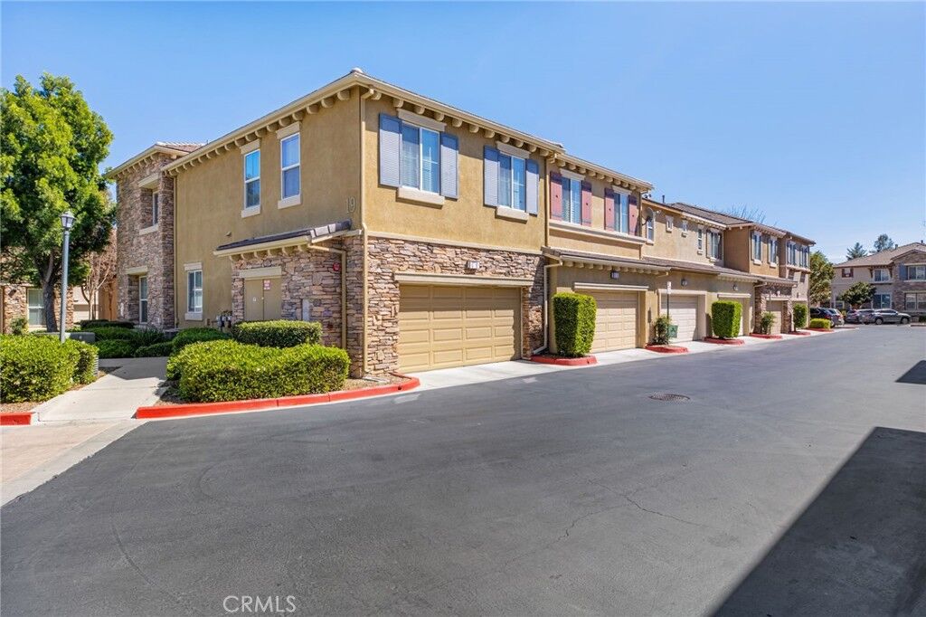 Property Photo:  30505 Canyon Hills  CA 92532 