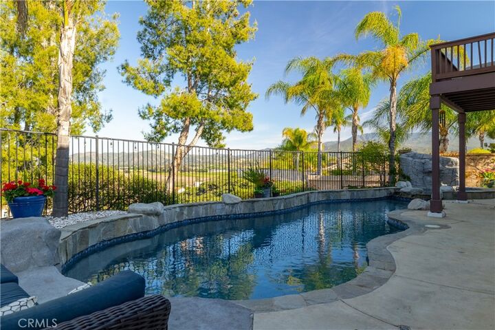 Property Photo:  43250 Via Sabino  CA 92592 