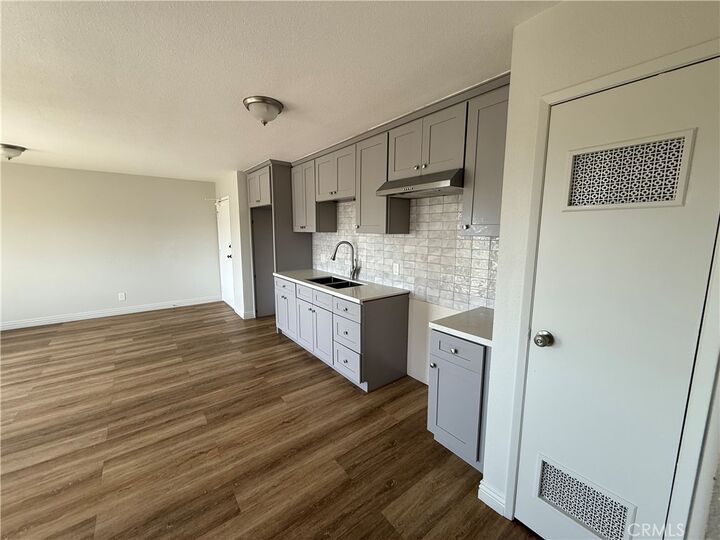 Property Photo:  400 N Hobart Boulevard 304  CA 90004 