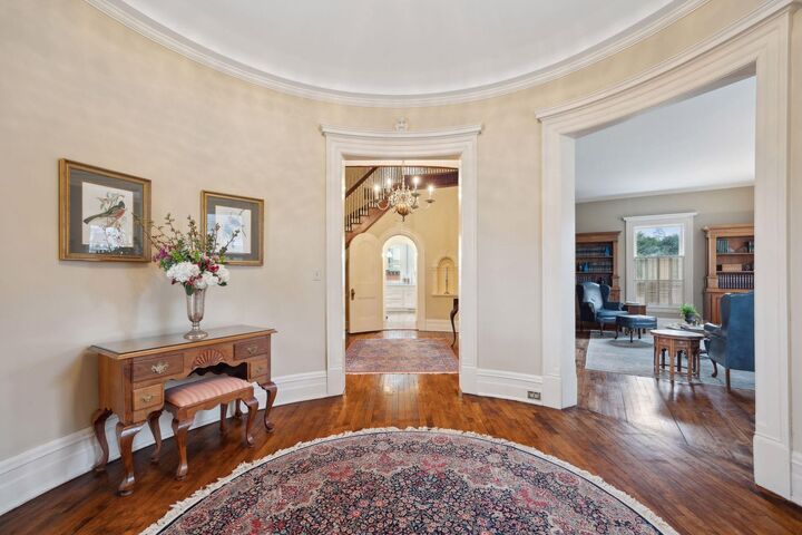 Property Photo:  1203 Mount Curve Avenue  MN 55403 