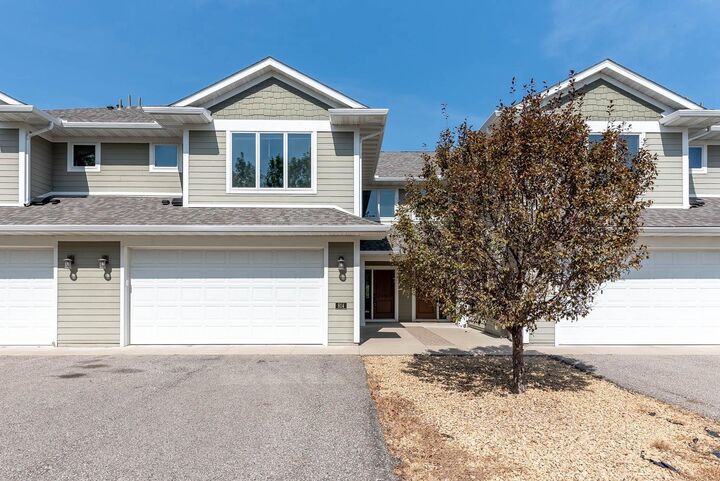 Property Photo:  814 Pinnacle Path  MN 56001 