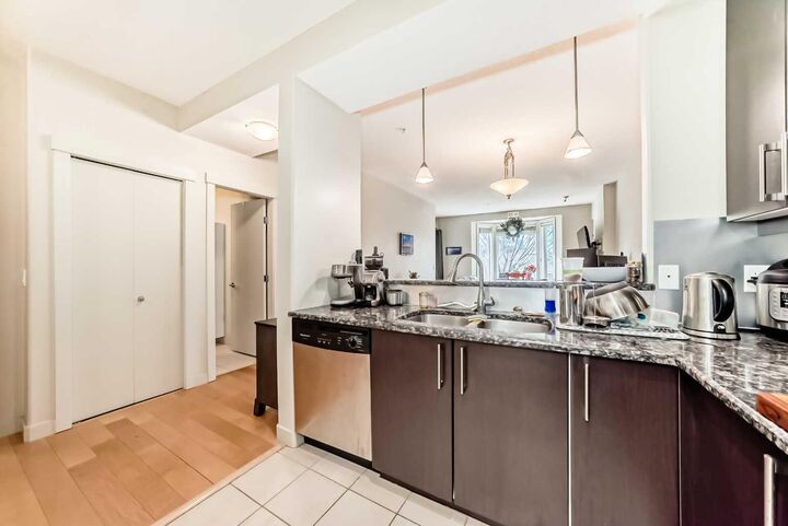 830 Centre Avenue NE 204 — photo 1