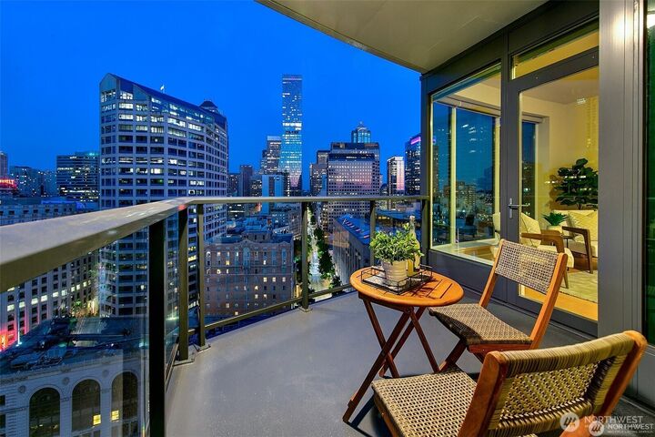 Property Photo:  1920  4th Avenue 1807  WA 98101 