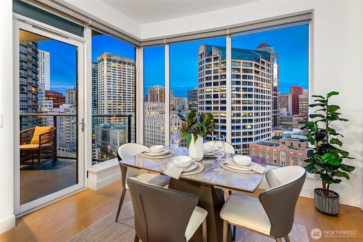 Property Photo: 1920 4th Avenue 1807 WA 98101