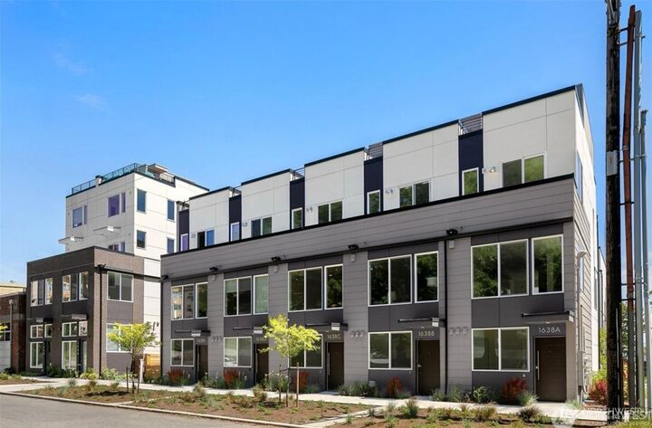 Property Photo:  1638  20th Avenue B  WA 98122 