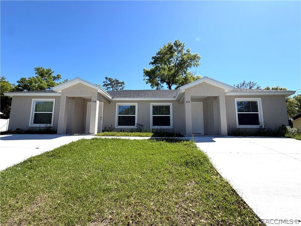 Property Photo:  936 S Apopka Avenue  FL 34452 