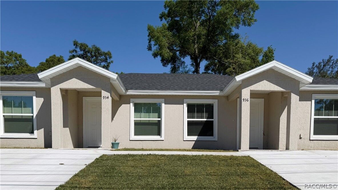 Property Photo:  936 S Apopka Avenue  FL 34452 