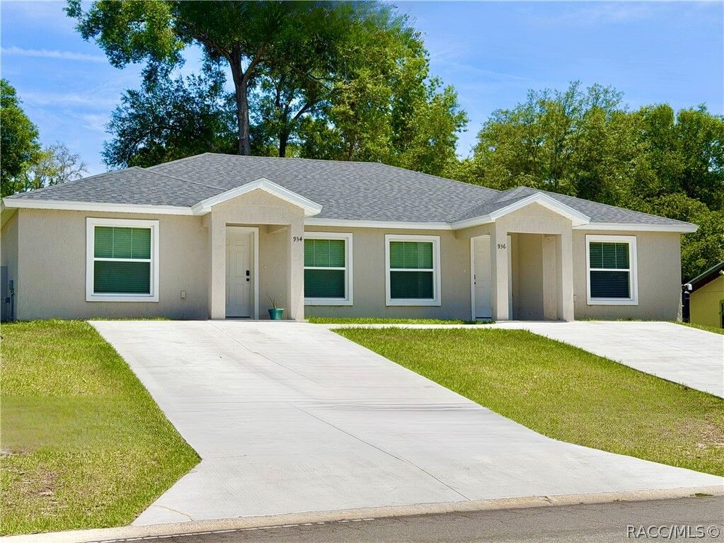 Property Photo:  934 S Apopka Avenue  FL 34452 