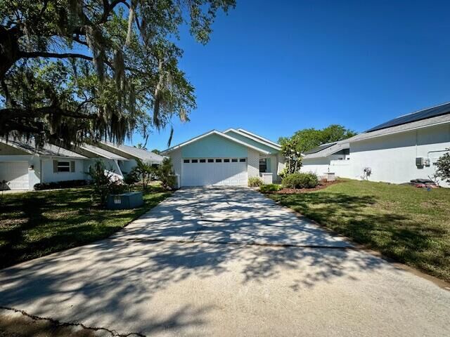 Property Photo:  5637 Decatur Drive  FL 34652 