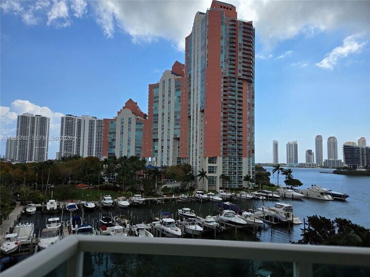 Property Photo: 3340 NE 190th St 606 FL 33180