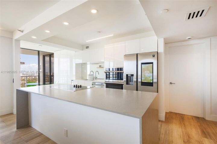 Property Photo: 3640 Yacht Club Dr 1701 FL 33180