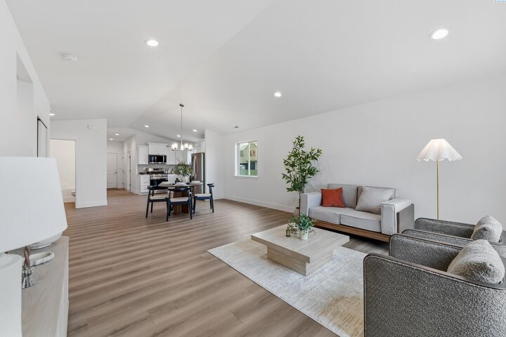 Property Photo:  286 Dewberry Pl  WA 99336 