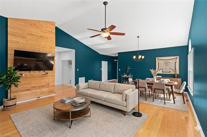 Property Photo: 1108 Elmwood Avenue NC 27265