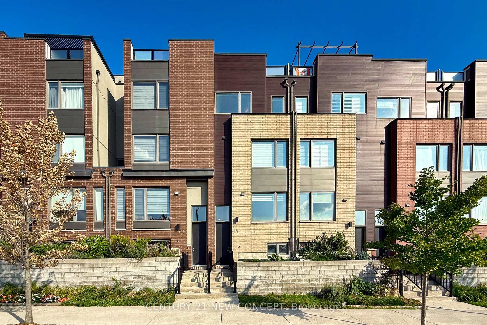 Property Photo:  271 Downsview Park Boulevard  ON M3K 0B6 