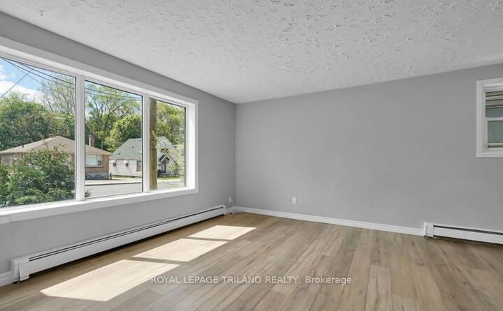 Property Photo: 18.5 Adelaide Street S ON N5Z 3J8
