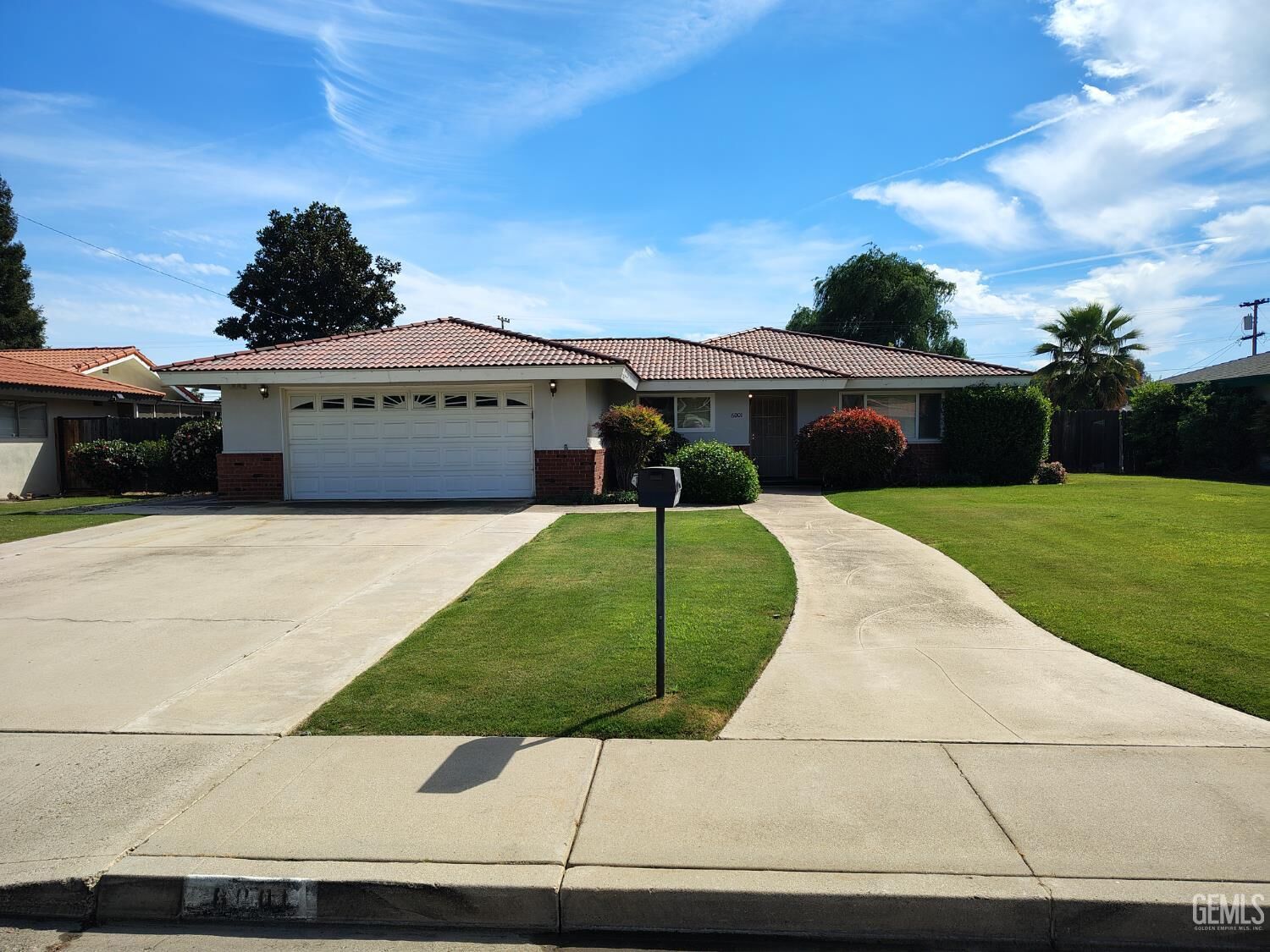 Property Photo:  6001 Carter Avenue  CA 93308 