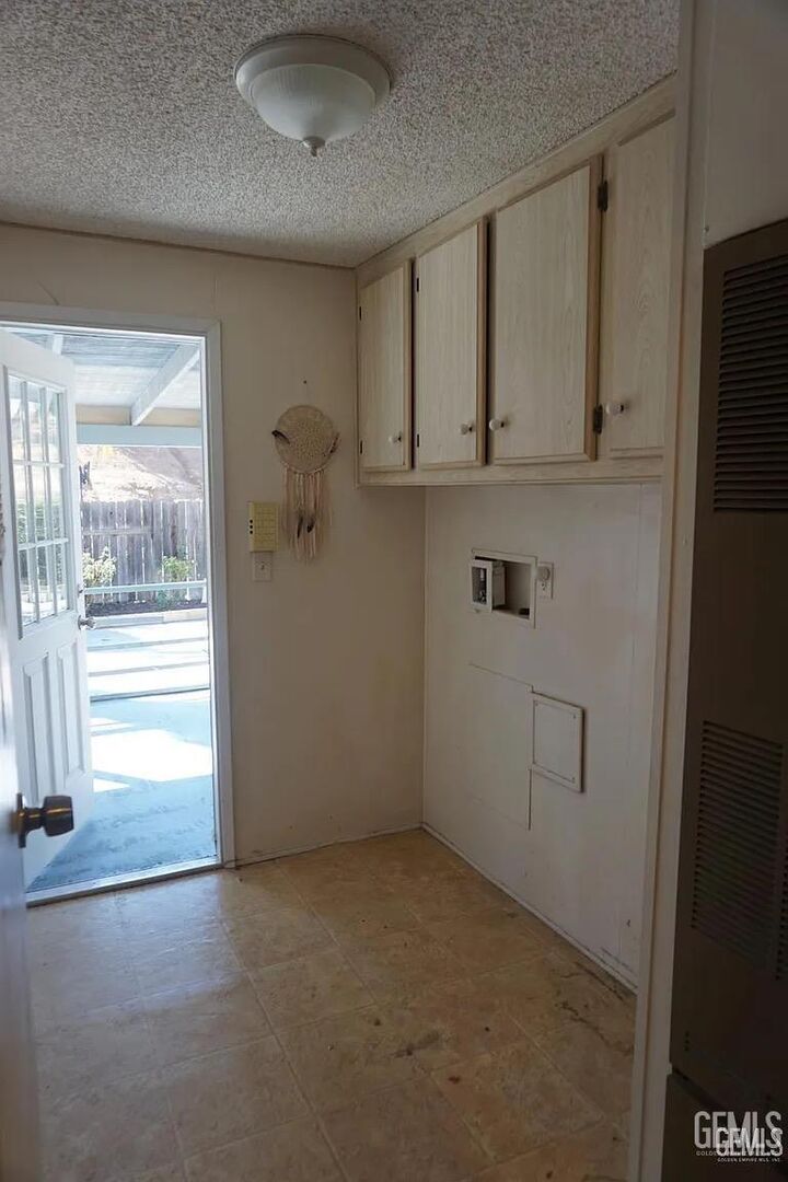 Property Photo:  5909 Cliffwood Way  CA 93306 