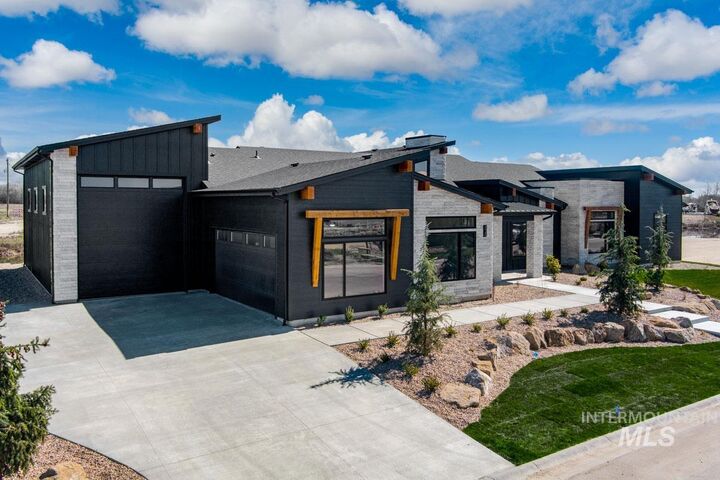 Property Photo:  525 Founder Ave  ID 83644 