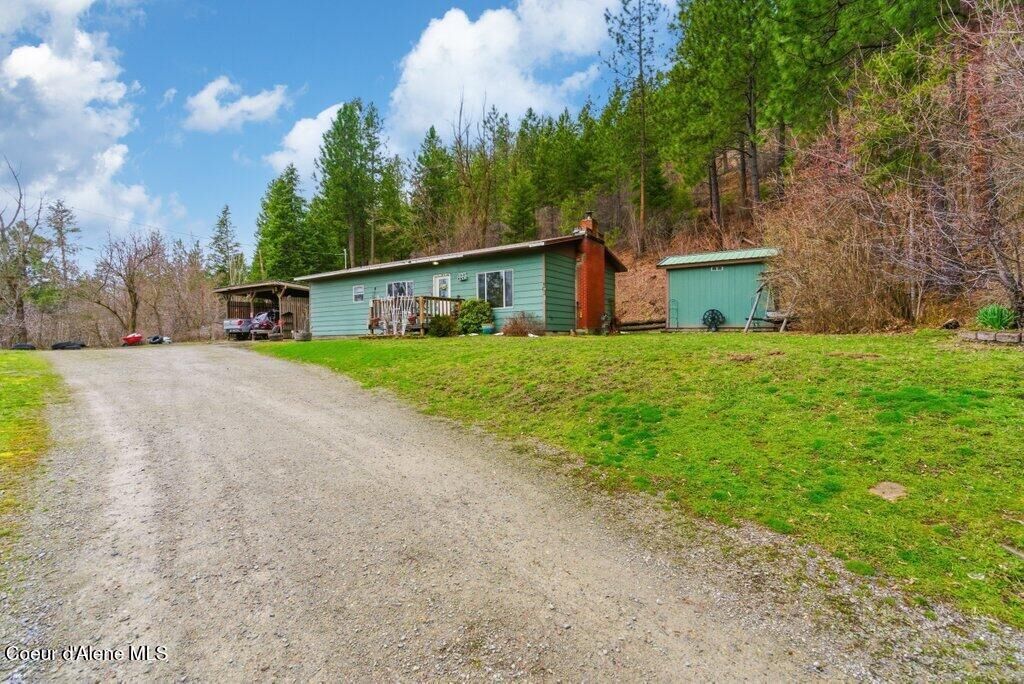 Property Photo:  43513 Riverview Dr  ID 83839 