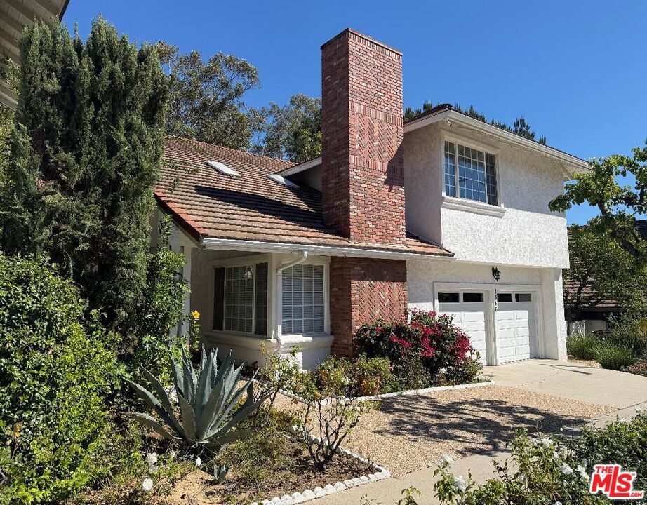 Property Photo:  2846 Angelo Dr  CA 90077 