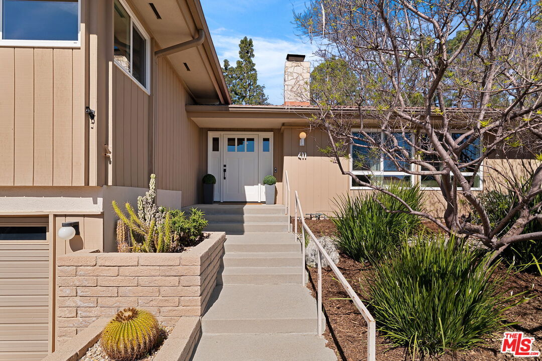 Property Photo:  411 Meadowview Dr  CA 91011 