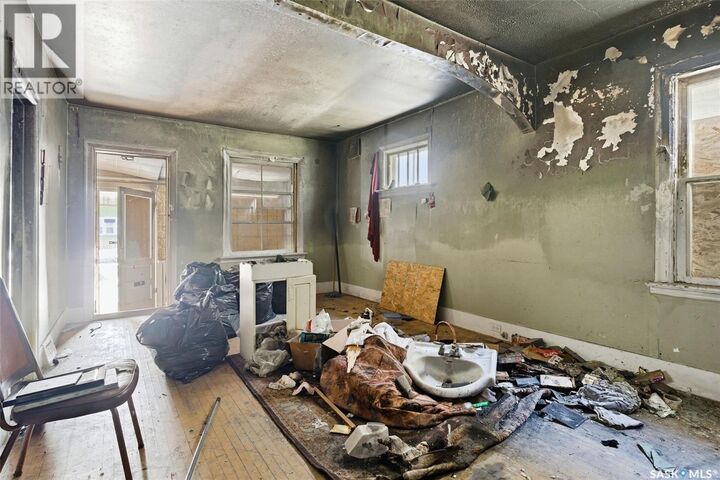 Property Photo:  1120 Victoria Avenue  SK S4P 0N7 