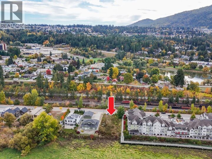 Property Photo:  721 Harbourfront Drive Northeast  BC V1E 3L4 