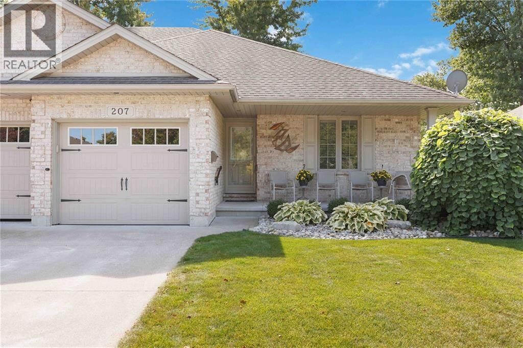 Property Photo:  207 Cassandra Boulevard  ON N7S 0A3 