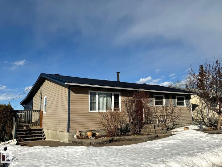 Property Photo:  4714 48 Avenue  AB T0E 0T0 