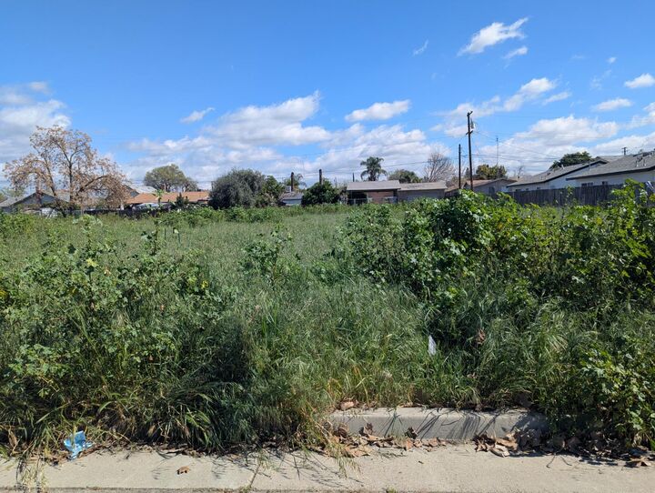 Property Photo:  914 L Street  CA 93657 
