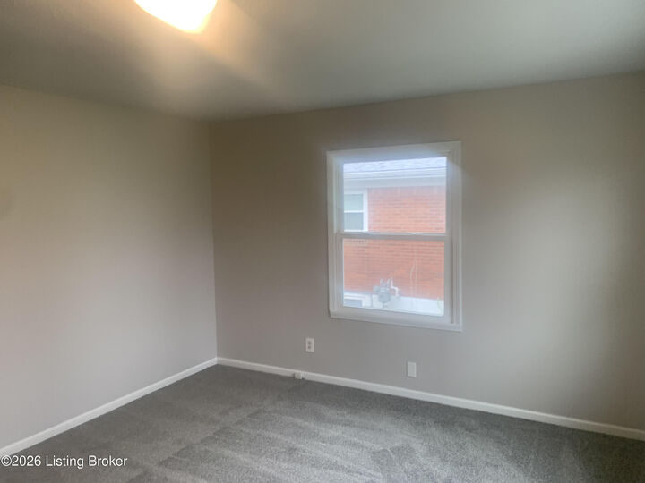 Property Photo: 6811 Creston Dr KY 40258